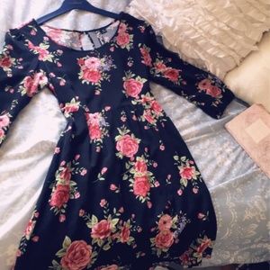 Womens/ juniors floral dress below the knee size S